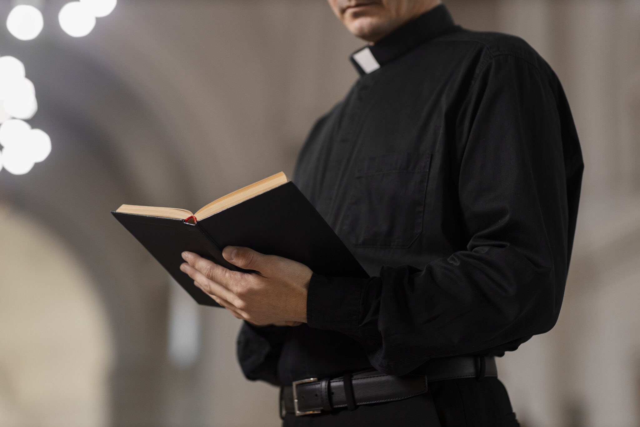 filme-de-exorcismo-com-padre